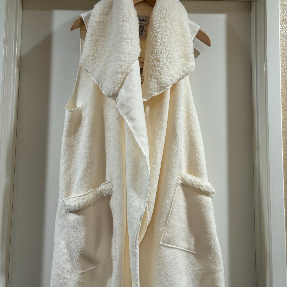 New Sherpa faux fur neck sleeveless open wrap